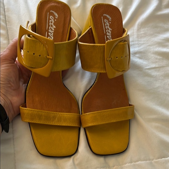 L'intervalle Blocked Heel Sandals. Mustard color Size 38 Euro Size 7.5 US. - Picture 1 of 13